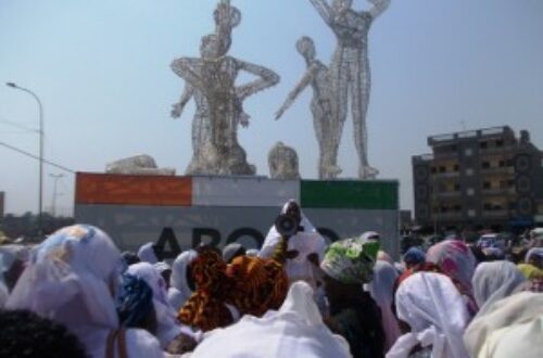Article : Abidjan: des Femmes rendent hommage aux martyrs, la police se mêle…