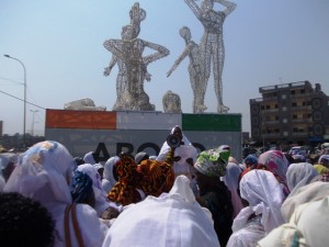 Article : Abidjan: des Femmes rendent hommage aux martyrs, la police se mêle…