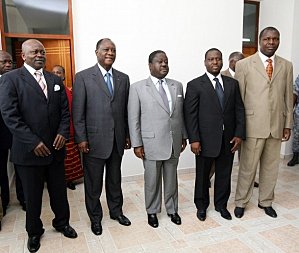 Article : Politiciens ivoiriens, entre l’enclume et le marteau !