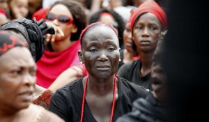 Article : Elections, la police ivoirienne gaze 200 femmes à Abidjan