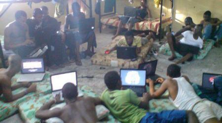 A l'école des brouteurs ivoirien, chacun à un ordinateur à sa disposition. crédit photo: DR