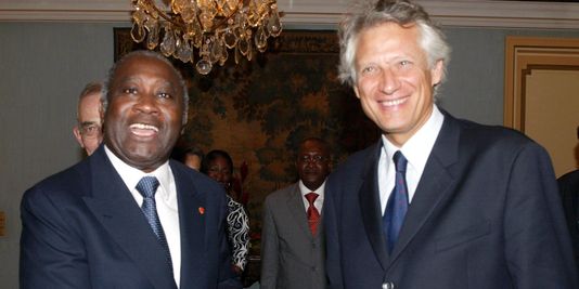 M. de Villepin, alors ministre des affaires &eacute;trang&egrave;res, a &eacute;t&eacute; l'&acirc;me des accords de Linas-Marcoussis, destin&eacute;s &agrave; r&eacute;soudre la crise ivoirienne en 2002. cr&eacute;dit photo: INA.fr