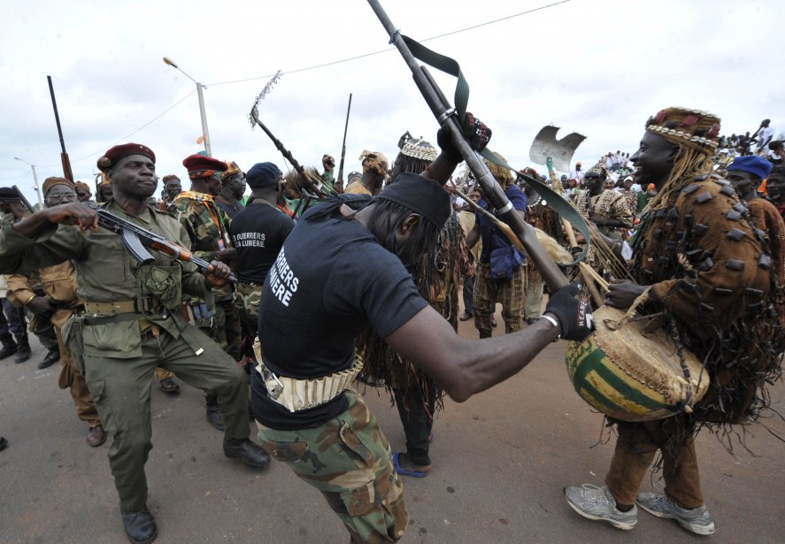 Article : Dozos ivoiriens, miliciens ou chasseurs traditionnels ?