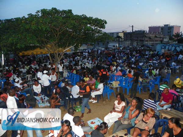 Les Ivoiriens et la fête dans la commune de la joie (Yopougon) / Ph: Abidjanshow.com
