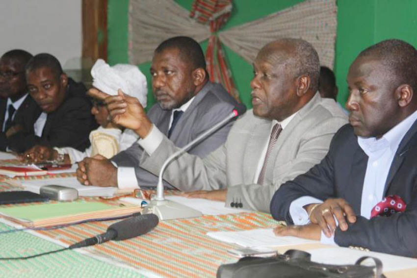 Gilbert Kon&eacute; Kafana, au micro, l'un des responsables politiques du Rdr, charg&eacute; des questions &eacute;lectorales. Ph: Abidjan.net