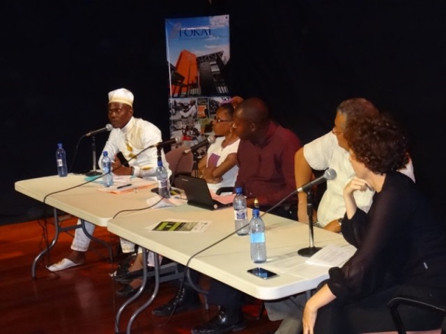 Au micro, pendant la conf&eacute;rence &agrave; FOKAL. &copy; BRPC