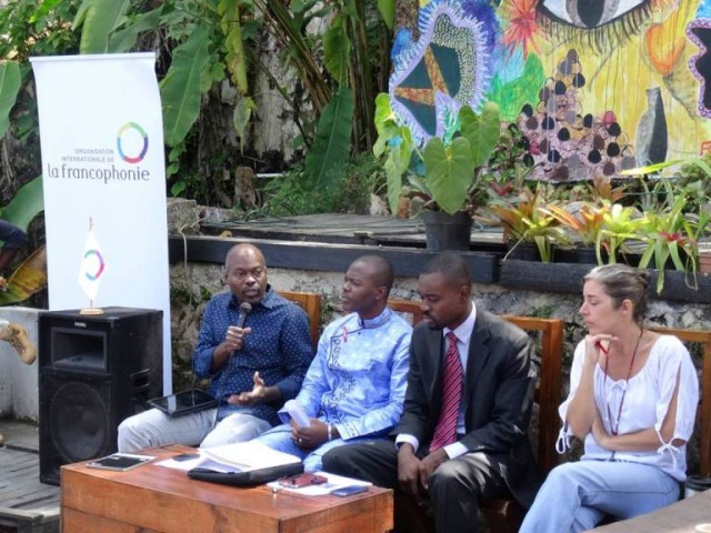 Gotson Pierre, fondateur de l'agence de presse ha&iuml;tienne en ligne, AlterPresse, au micro &copy; OIF-BRPC