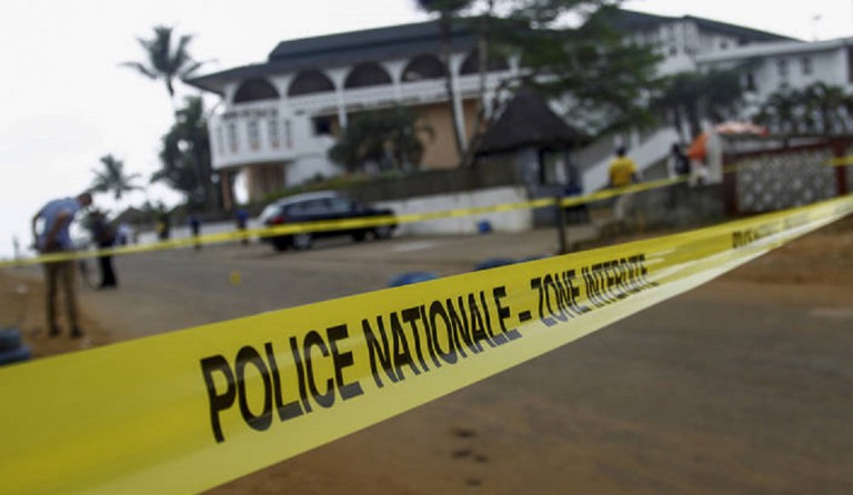 Sc&egrave;ne de crime, &eacute;toile du sud, Grand-Bassam (Ph EPA - E.Koula)